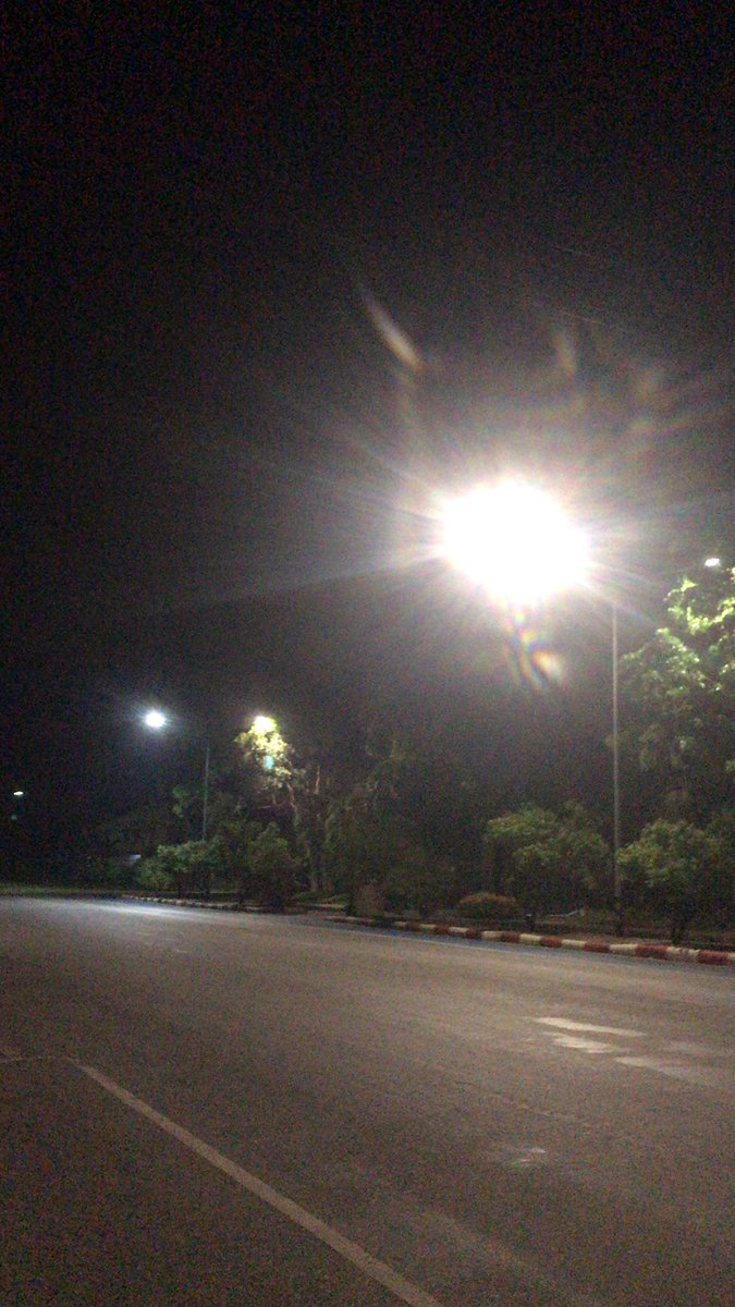 KhngLman's tweet photo. อยู่พลุยะลาครับ หาเพื่อนคุย ผู้หญิงนะครับ🥺 https://t.co/U01i5adyKH