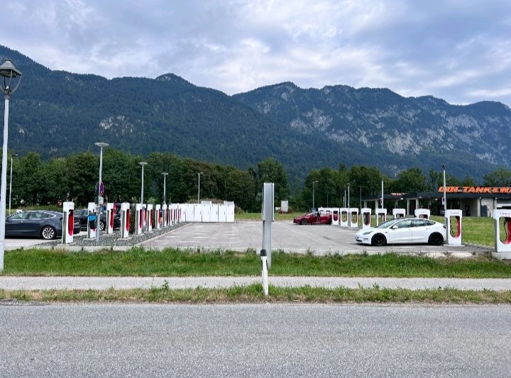 Dima Zeniuk 🇺🇦 on Twitter "Tesla Supercharger in Langkampfen, Austria