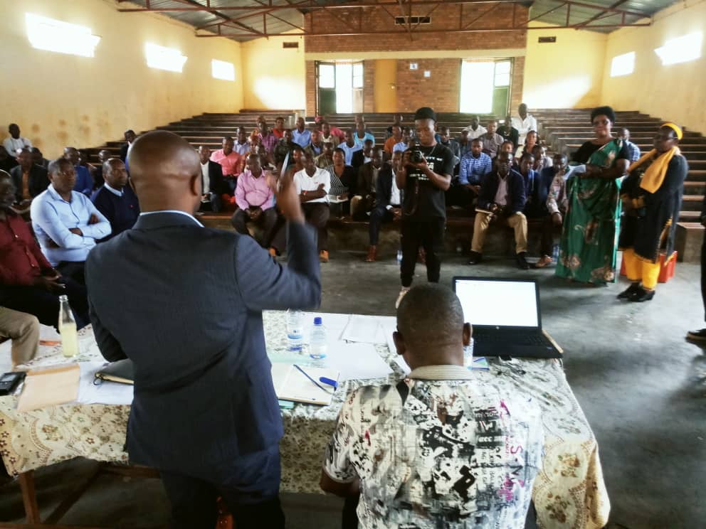 rushaki_sector's tweet photo. Aha bari mu nteko rusange, Aho barebera hamwe uruhare rwabo mu iterambere ry'umuturage no kurengera ibidukikije @GicumbiDistrict @RwandaNorth https://t.co/AdXMZRwYsV