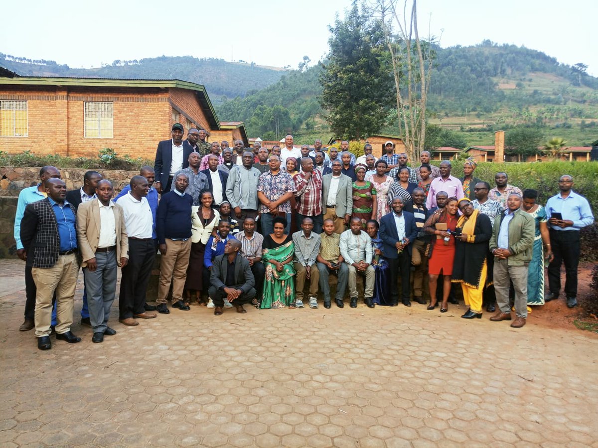 rushaki_sector's tweet photo. Aha bari mu nteko rusange, Aho barebera hamwe uruhare rwabo mu iterambere ry'umuturage no kurengera ibidukikije @GicumbiDistrict @RwandaNorth https://t.co/AdXMZRwYsV