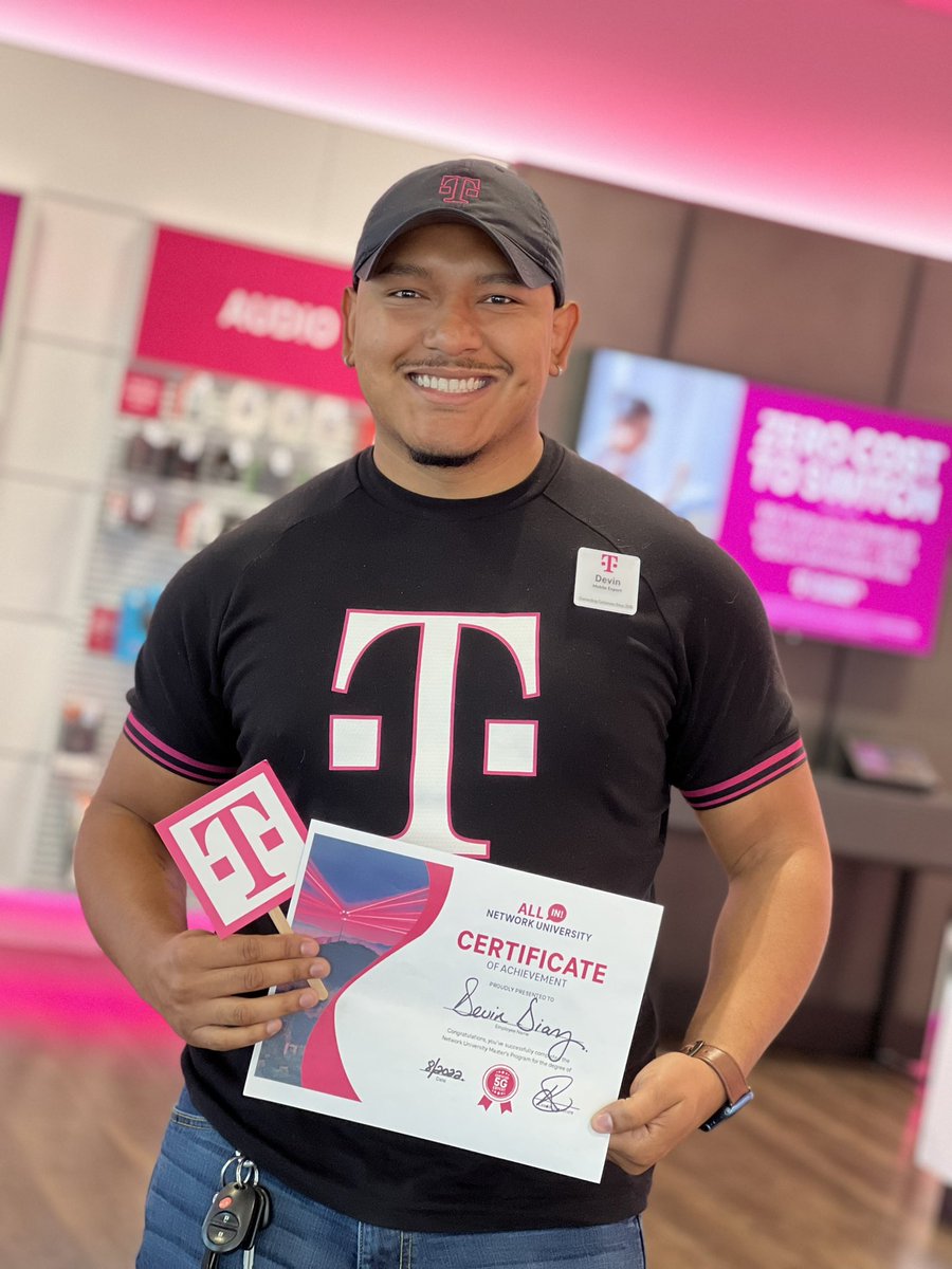 DaisyLeQueen's tweet photo. Hello from BEAUTIFUL ☀️ SUN CITY EL PASO to all our  @TMobile Family. We are proud of our 5G Network and it shows 😎. @aguero645 @ScottMcCarthyAZ @Vizcaino9 @rwashley1 @TracyNolan_  @WowYessi https://t.co/ij4jMJeN57