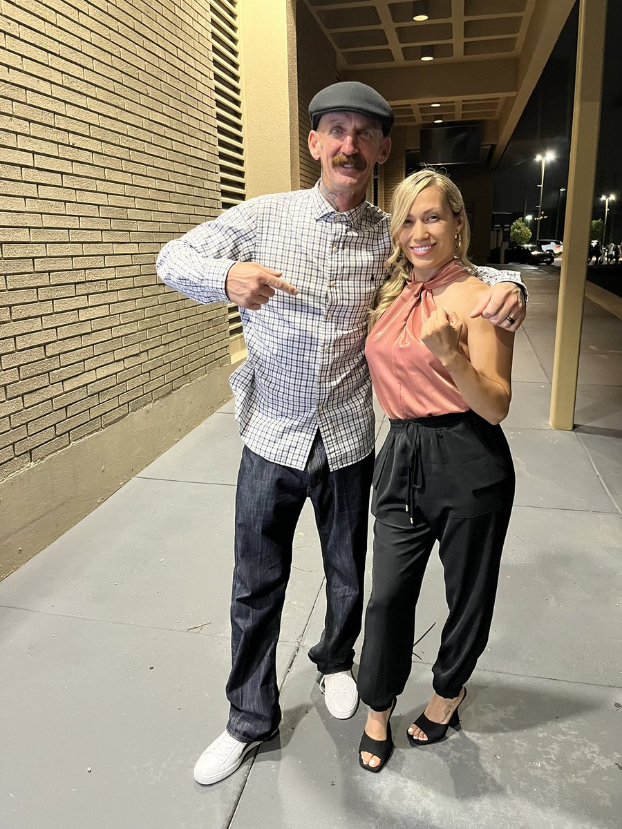 What’s happening? I’m standing with the Pride of Cali, P4P list World Champ @SeniesaEstrada outside #HollywoodFightNights as she was there to support Women’s #Boxing. 🔥❤️🔥