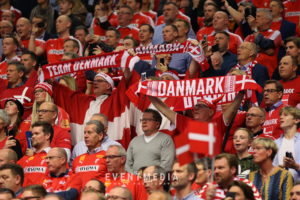 De danske u18 piger udspillede Frankrig og er nu favoritter til at vinde u18 VM - hbold.dk/2022/08/07/de-…