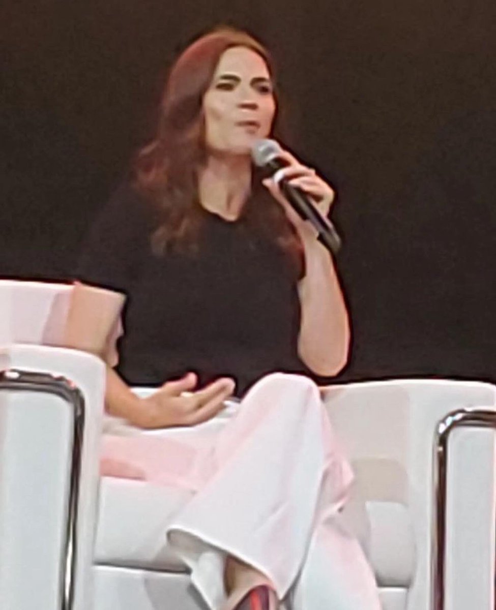 Hayley na Q&amp;A Celebrity Fan Fest ✨
#HayleyAtwell