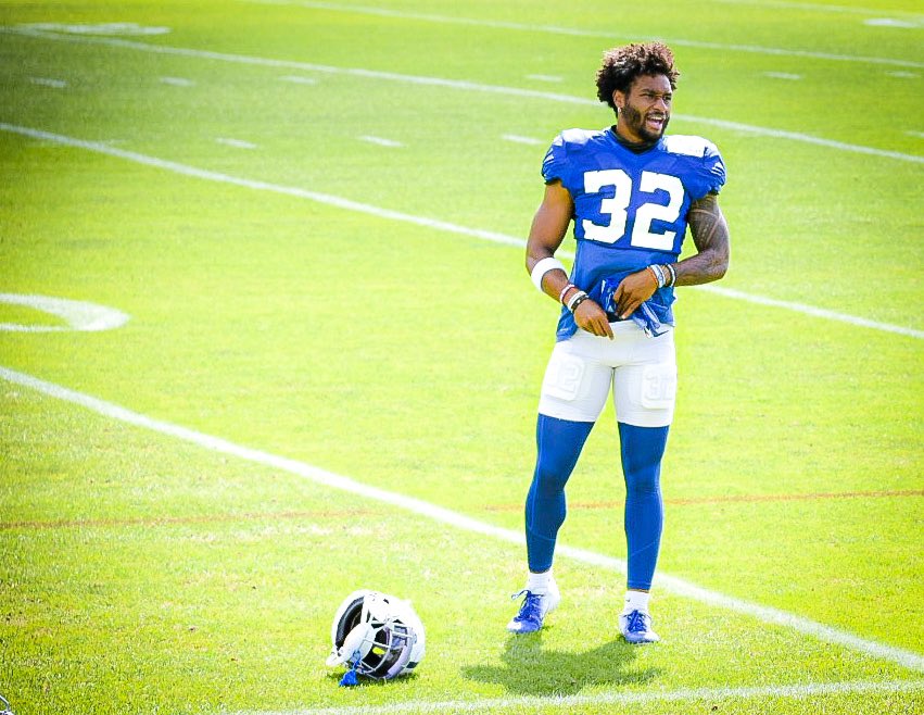 cammbamm93's tweet photo. @KennyKennyMoe3 @JumpManJu32  @Colts Sunday Camp ☑️ #Colts  #coltstrainingcamp https://t.co/8f8et5mt9V