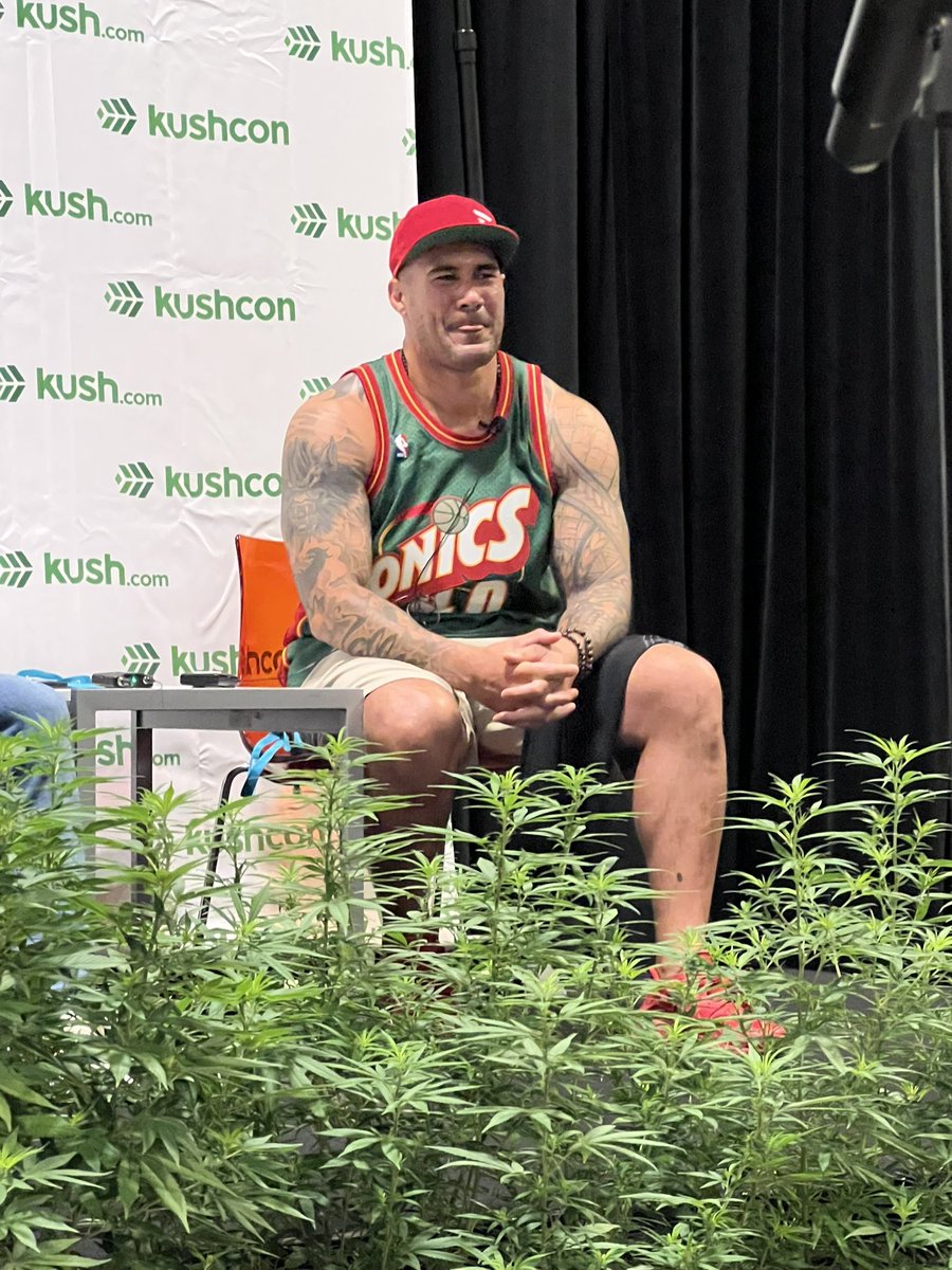 cannatechtoday's tweet photo. @IanBeckles @LofaTatupu51 talking sports and the benefits of hemp and cannabis for performance and longevity at @kush_con. 

@shiggins_IPW #kushcontampa @ZoneInCBD @sk40_reignman @chucko24 https://t.co/6VeOqo3UIQ