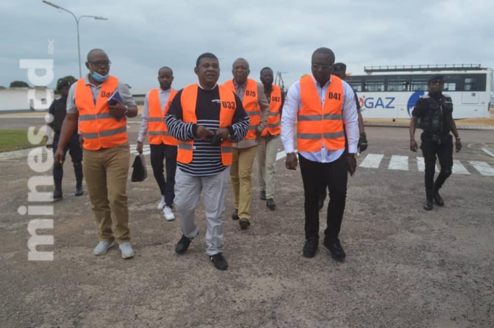 MINES_CD's tweet photo. Raffinerie du pĂ©trole congolais : La #RDC veut booster #SOCIR au Kongo-Central âĄïž https://t.co/VEp4SHX0D4 https://t.co/uGnTUHCH7E