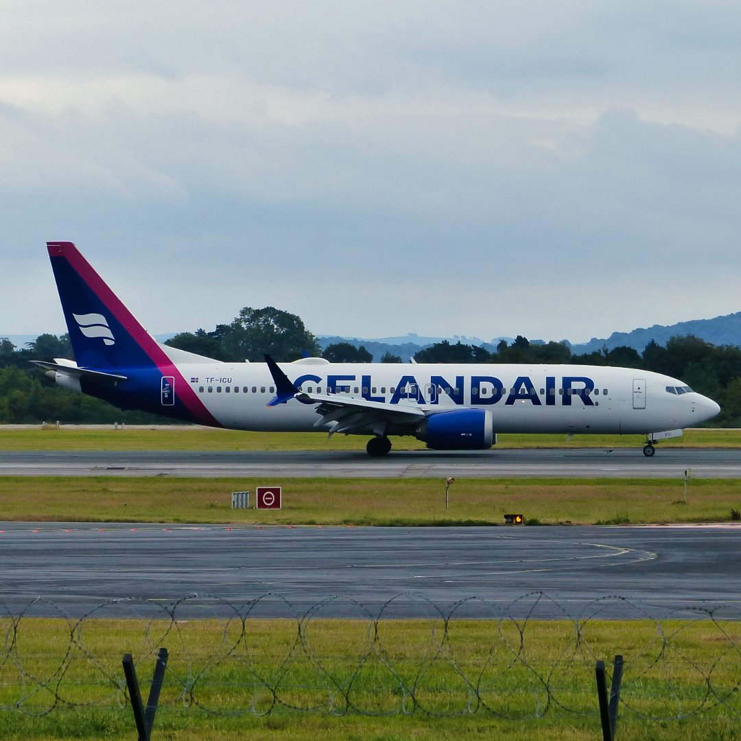 Michaelflying28's tweet photo. Icelandair Boeing 737-8 MAX TF-ICU Dyrhólaey arriving at Manchester Airport from Reykjavík–Keflavík Airport 23.7.22

#icelandair #flyicelandair #icelandairlines #icelandairwaves #icelandairinfo #flyiceland #boeing #boeing737 #boeing7378 #boeing738 #737lovers #b38m #737max #738max https://t.co/W3vAL6sg2W