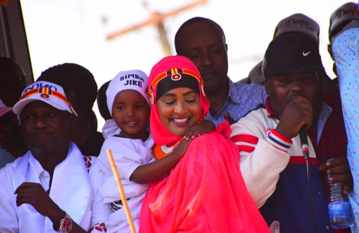 Abuhdeh's tweet photo. Mama aitwe mama:   alaa haa wako
#jannimalka
#10bb
#simbajike
#ironlady
@RehemaJaldesa @IsioloAlliance @wako_dima @ShinazJaldesa @abdreezy @soranje9 https://t.co/WNJrd8fopK