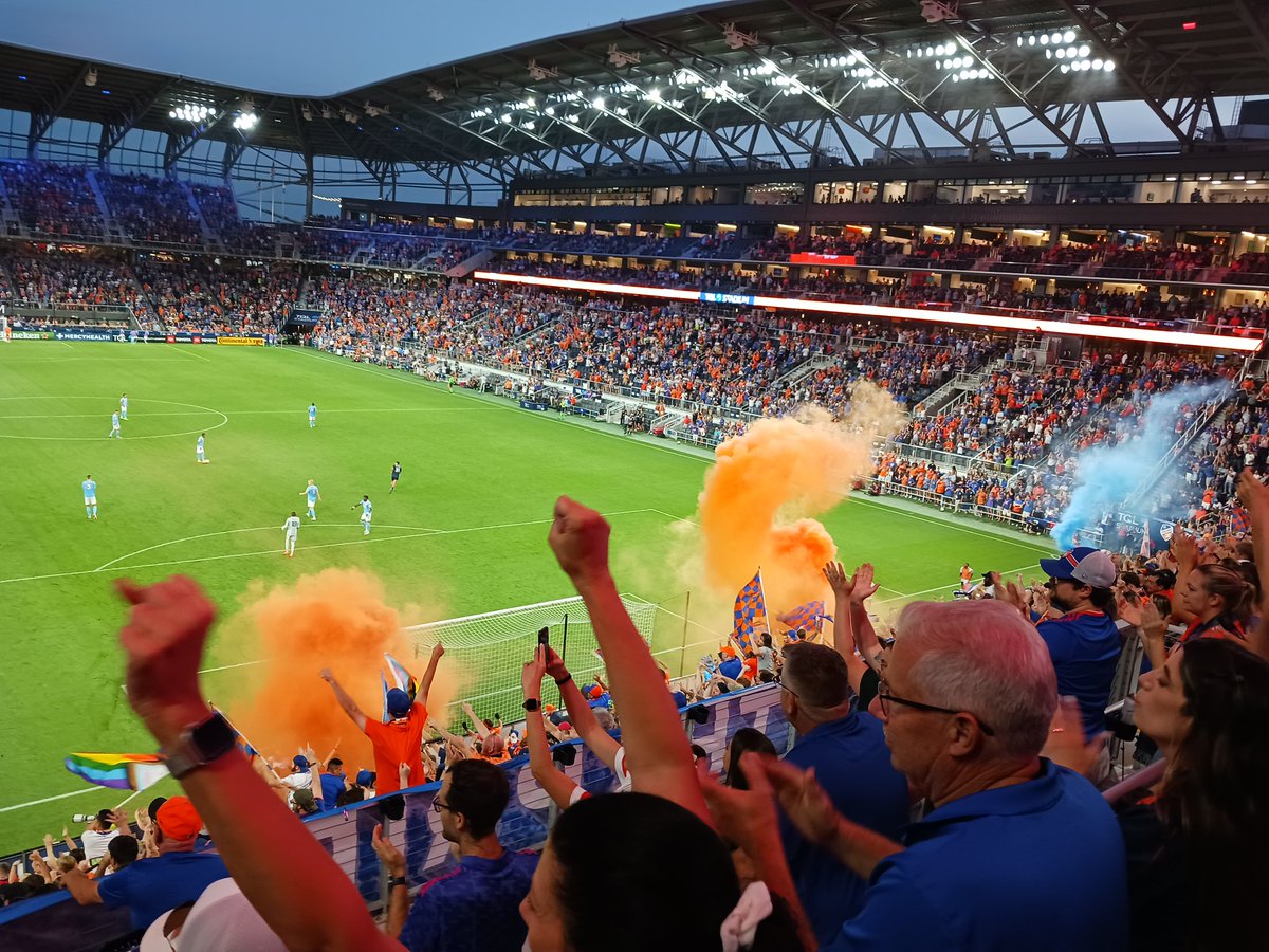 ThePrideCincy's tweet photo. In the Nati, the mighty Nati, we're gonna win tonight. #AllForCincy https://t.co/hhpKW3Y0cg