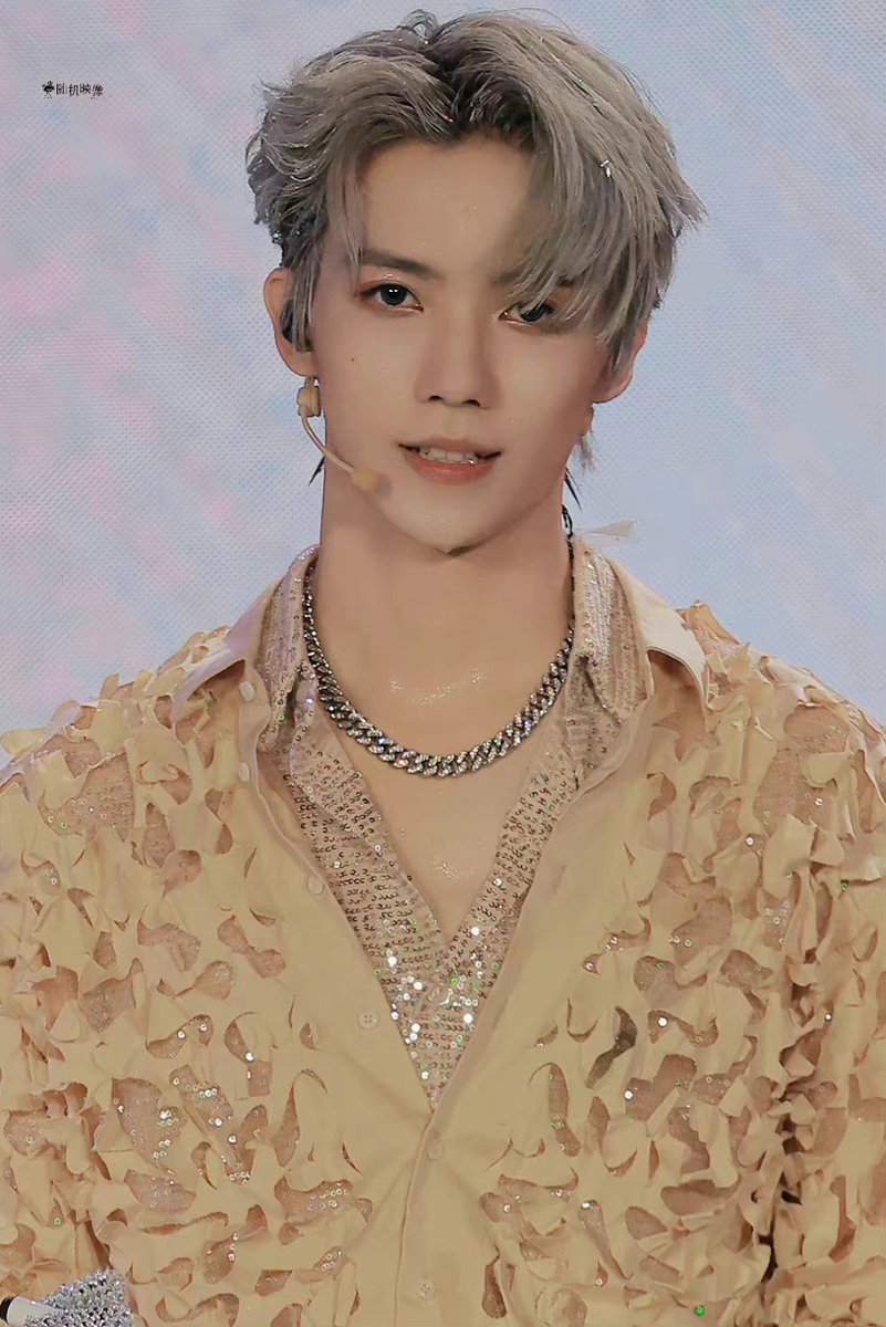 dhenbref's tweet photo. Anyway Bao shines like the real star trooper he is.

Im glad i stan the right boy. Full of positivity,decency &amp; righteousness. Still putting up with smiles. 

They.. probably could never.

#LuoYizhou #罗一舟 #IXFORM罗一舟 https://t.co/zT3Dxhcjts