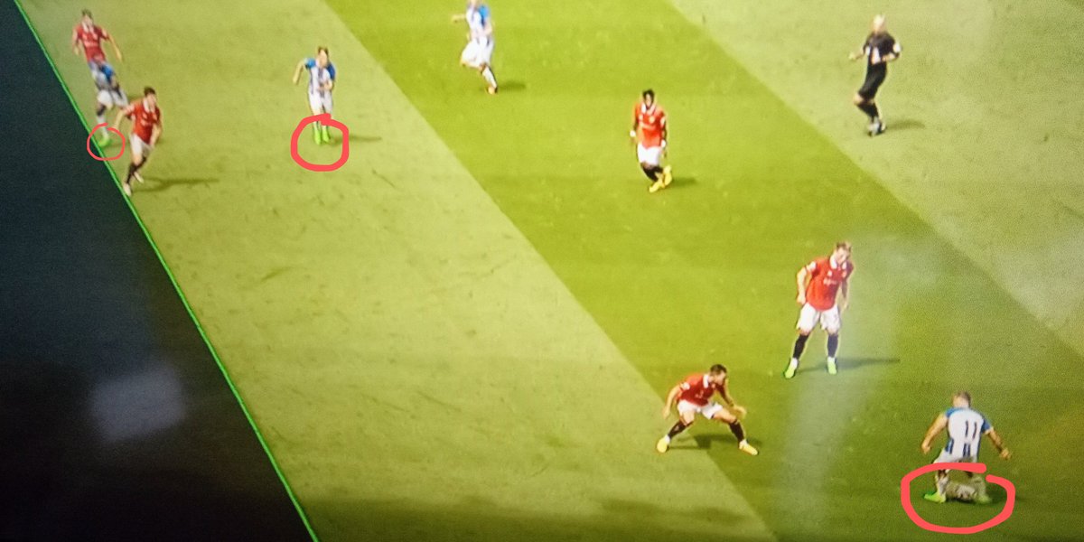 ConMoy96's tweet photo. 🎩🎩🎩 Hats off to @OfficialBHAFC  ...kitting out their players in florescent green boots to get the benefit of the doubt in those tight VAR decisions 🥳🤣🤣 Absolutely love it! https://t.co/9BixrMvESH
