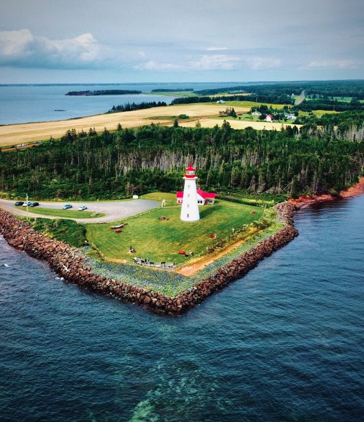 point_prim's tweet photo. Happy National Lighthouse Day everybody! Come by to climb the oldest lighthouse on the Island to celebrate this beautiful day! We're open from 10-6pm (last climb at 5:45). #pointprimlighthouse #NationalLighthouseDay #tourismpei https://t.co/HiNKTHVSSM