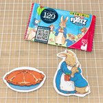 ダイソーでもらったピーターラビットのシール。その組み合わせに、なんだか切なくなった。