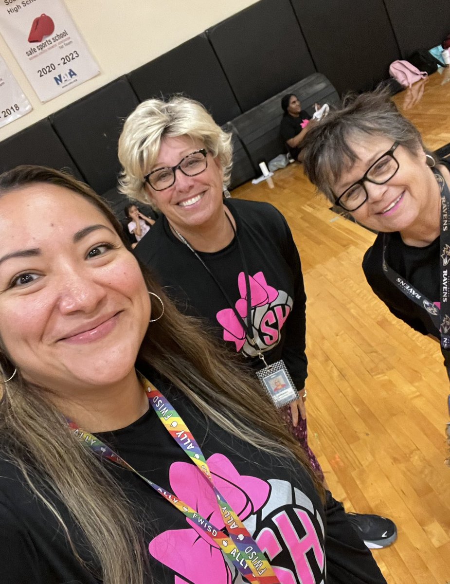 scorpionnation's tweet photo. Two Grandmas and a Mom-you will get a lot of wisdom for life when you play for us ❤️season starts for real on Monday @FWISDAthletics @SouthHillsTX @CoachAtlas1 @HrndezDiana https://t.co/7BNUgebPbs