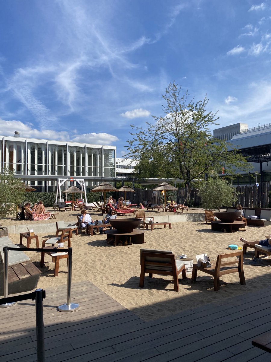 Magnekydland's tweet photo. Bystrand.
Utan bading.
Men med strandbar, sjølvsagt #amsterdam #strandzuid https://t.co/RPtdfP4rzF