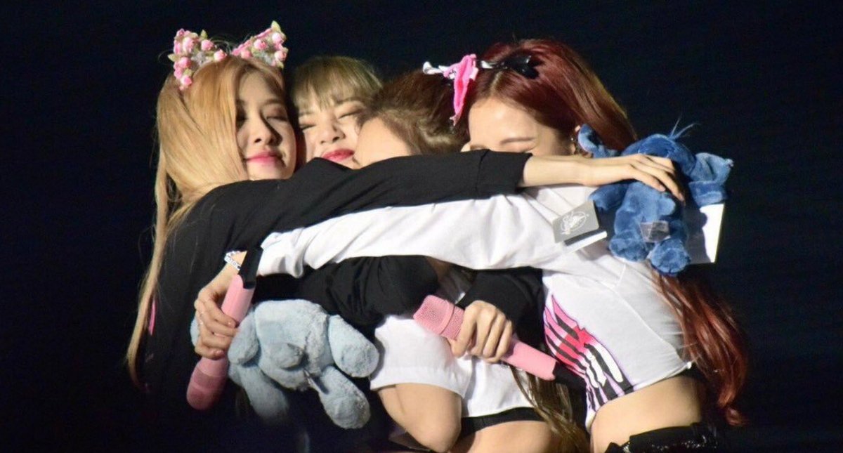 DCblackpink's tweet photo. Love you BLACKPINK, Forever.

#육년동안_내심장의색은_블랙핑크
#SIXcredibleYearsWithBLACKPINK
#BLACKPINK出道六周年快乐 
#อยู่กันมา6ปีแล้วนะBLACKPINK https://t.co/Txj3LdowbM