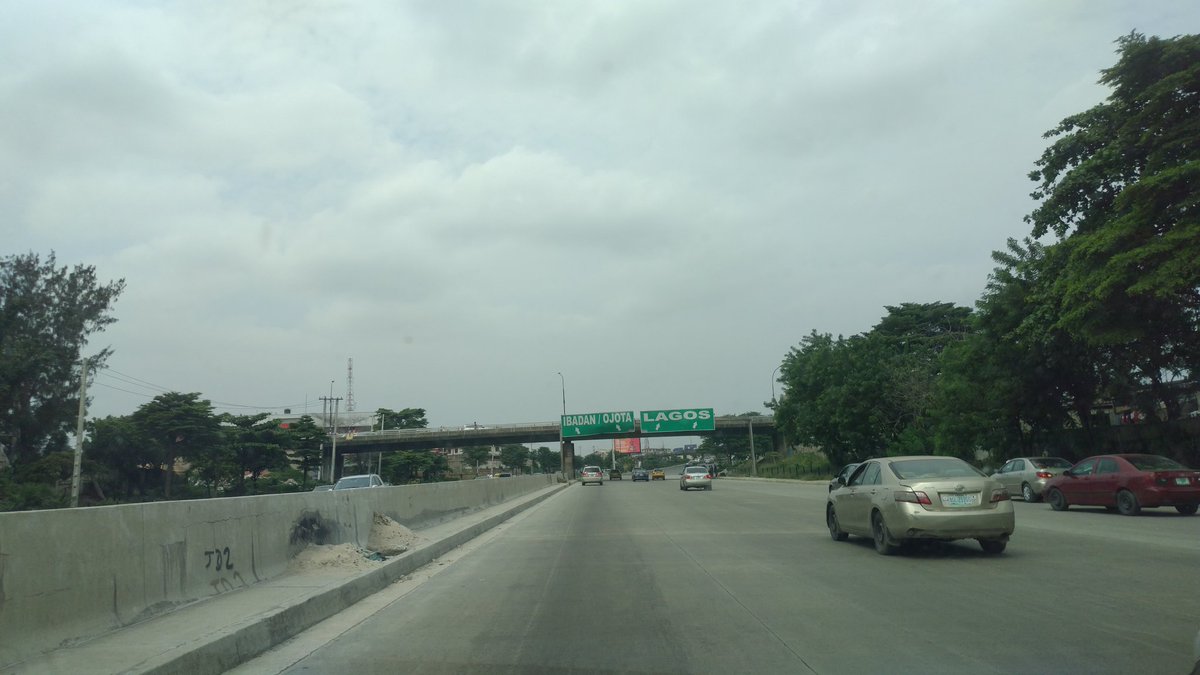 TrafficChiefNG's tweet photo. [3:06PM] @Austynzogs: 15h01: Anthony-Gbagada-Oworo Expressway, the smoothest road in Lagos!! https://t.co/LKJive7N2L #TrafficChief