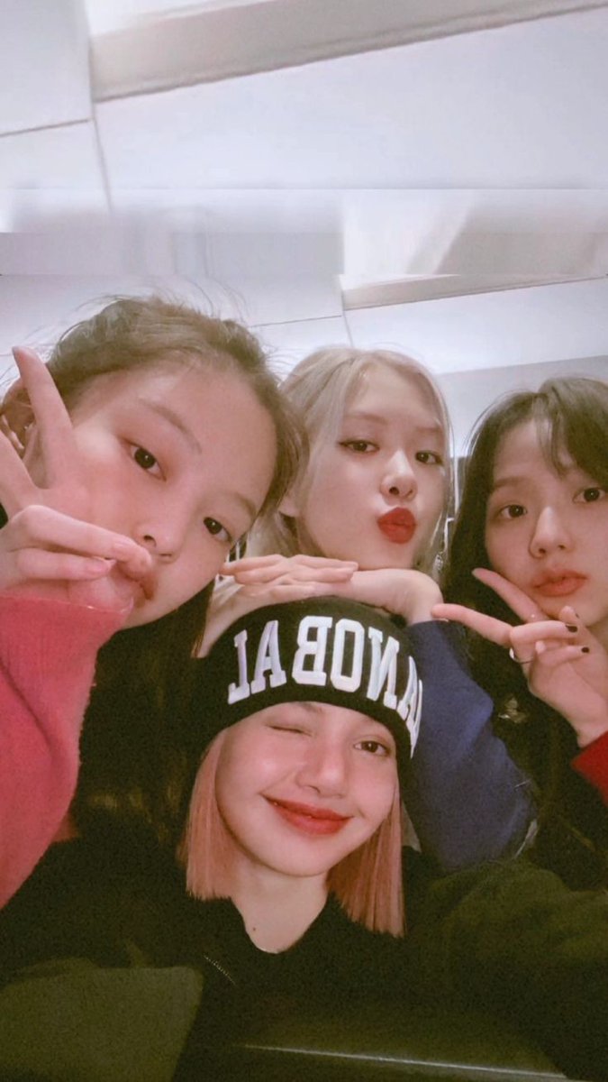 XdJustsomeone's tweet photo. #육년동안_내심장의색은_블랙핑크 I'm forever thankful for Blackpink for making us blinks happy , Thank you Blackpink We Love You! https://t.co/r6Dgfi9zVW