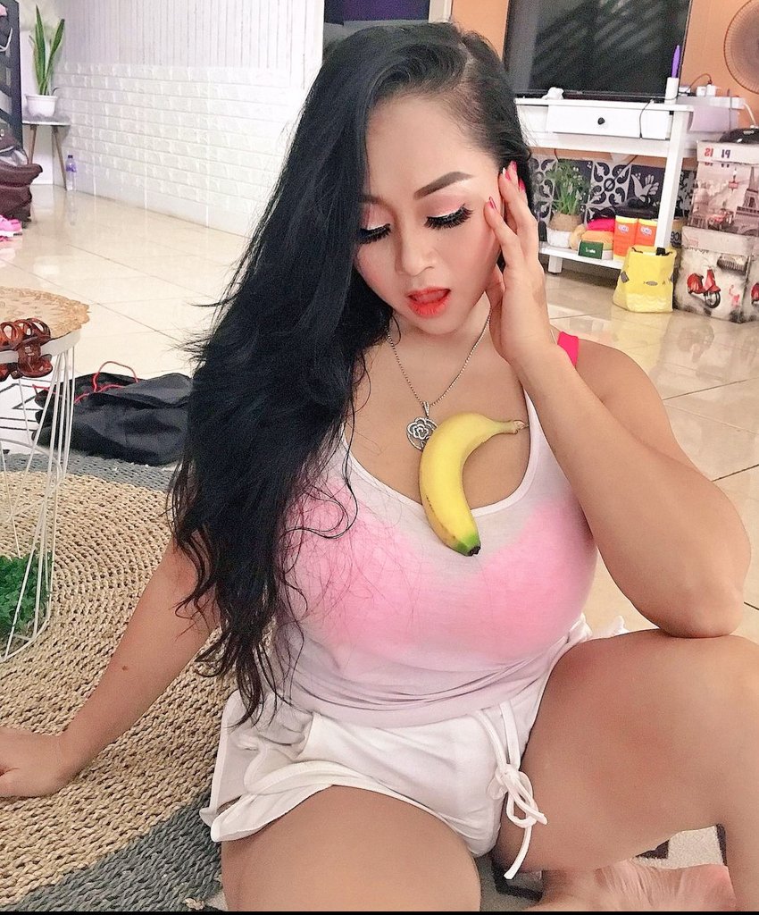 mamih Sarah adelia on Twitter: "LG ngidam KOnty yg bengkok https://t.co