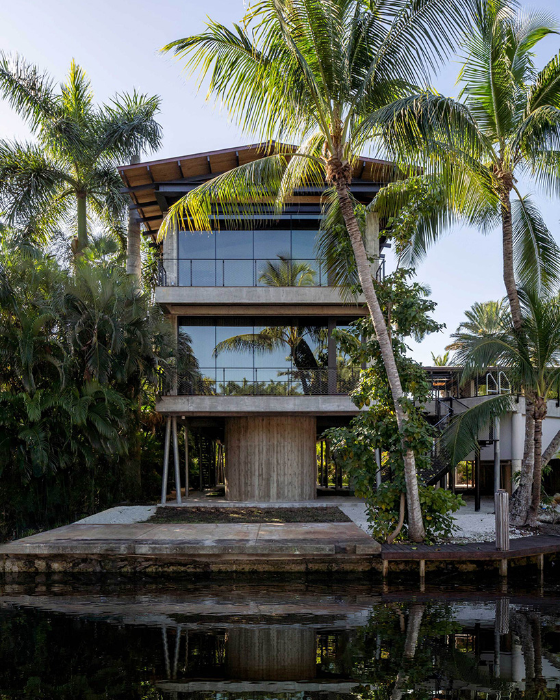 designboom's tweet photo. this elevated house is brillhart architecture's response to the miami coastline's harsh environmental conditions. https://t.co/UneMq9bRXi https://t.co/7gf354g12l