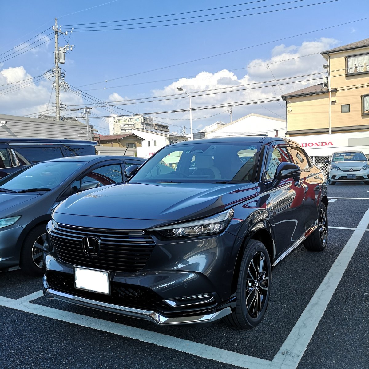 amp_upVEZEL's tweet photo. 本日、VEZEL PLaY 納車されました✨

実車を見たとき、感動とともに本当に素敵な車だな～と惚れ惚れしてしまいました😍

約14ヶ月待って無事に納車されたヴェゼルと沢山思い出をつくっていきたいと思います！！！
皆様、引き続き仲良くして頂けると嬉しいです😂

　　　　　　　　　2022.08.07 https://t.co/qXQ7zCriLX