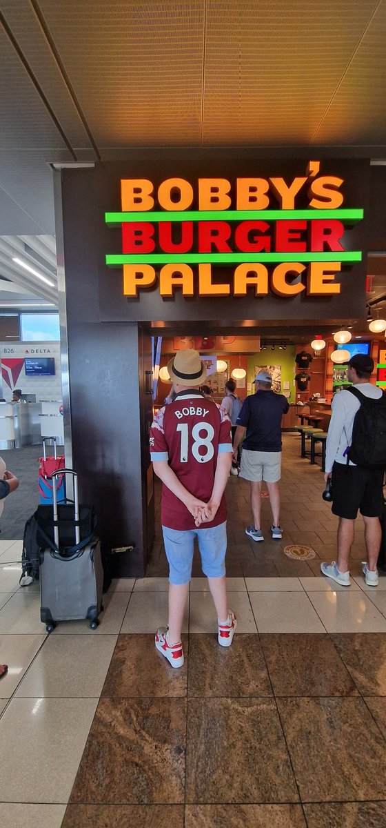 MilkyDan2201's tweet photo. @WestHam - hammer waiting for his brekkie, waiting for team news in Atlanta ⚒️⚒️⚒️ https://t.co/KYpJ9E8EfJ