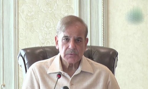Soldier247's tweet photo. شہدا کی قربانیوں کا تمسخر اڑانے اور برا بھلا کہنے کی سوشل میڈیا مہم شرمناک ہے: متکبر اور منافقانہ سیاسی نظریے کا یہی ن��یجہ ہے کہ یہ کم سن ذہنوں میں زہر گھول کر بدتہذیبی کو ترویج دیتا ہے:#وزیراعظم_شہبازشریف https://t.co/3D5X6qpR6d