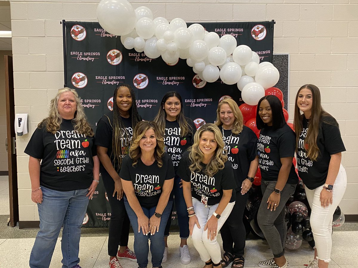 Reed_ASE's tweet photo. Meet the teacher was a HUGE success! I had all 17 students and parents show up! I have been blessed with an amazing student teacher this year! I am so excited to have Ms. Perez join our ESE family. It’s going to be a fabulous year! ❤️🦅❤️ @HumbleISD_ESE #eseSOAR https://t.co/99XsLwecqp
