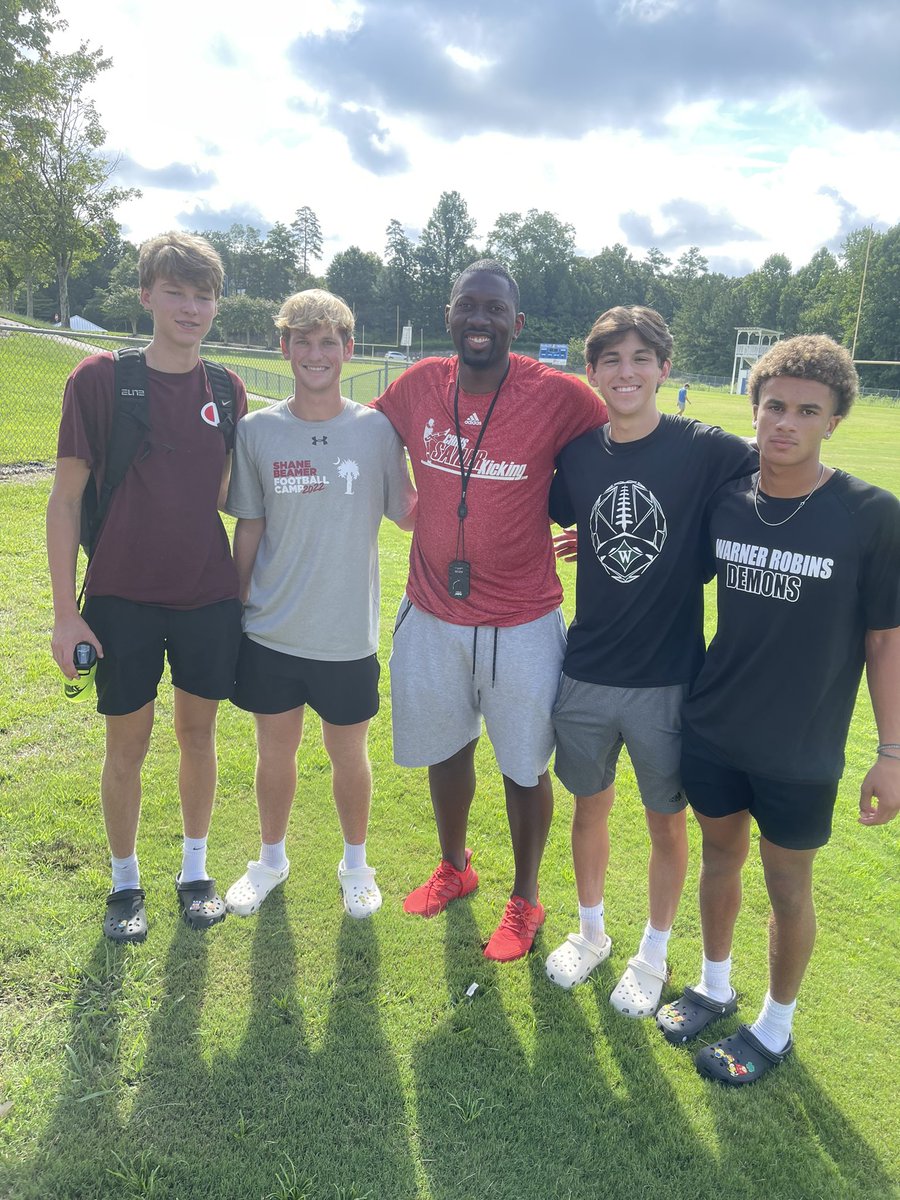 Great Session This Morning with @obi1_39 💯🔥 Better Today Than Yesterday @robinsfootball1 #KickMafia #GoDemons