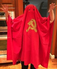 Mi mamá: No molestes a tus tías en el almuerzo de hoy. 

Yo saliendo a saludar: