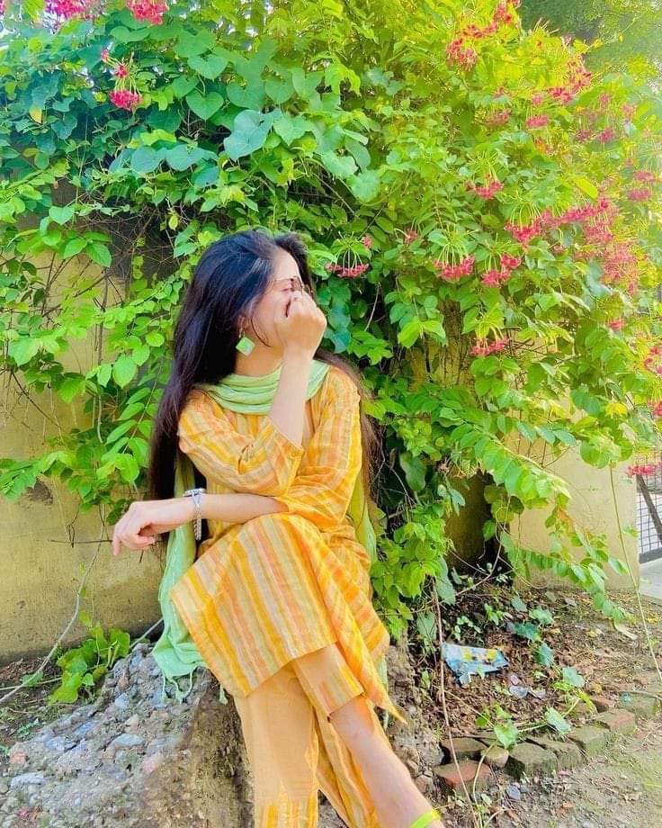 areej__thoughts's tweet image. اور پھر ان بدقسمت آنکھوں نے اپنے پسندیدہ شخص کو جدا ہوتے بھی دیکھا -😥💔