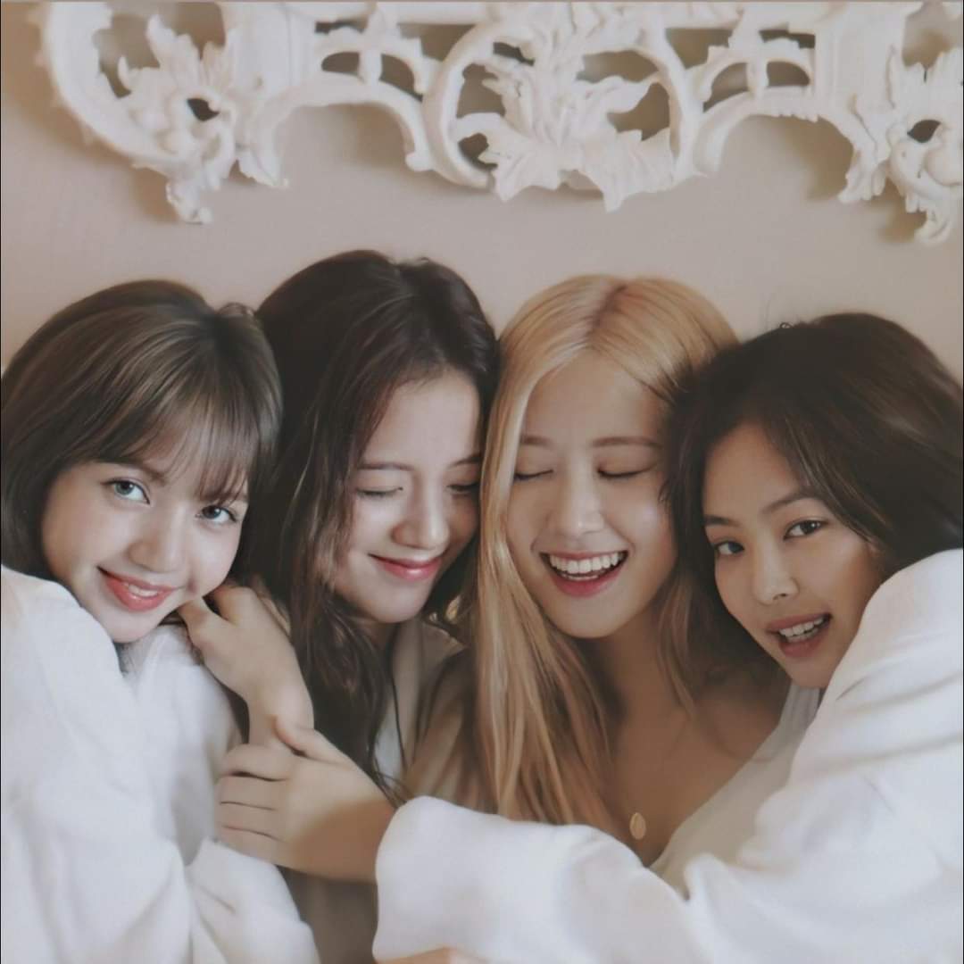 NhuQuynhDaisy's tweet photo. "Lắm lúc cũng buồn thiu
Xong ngày đêm mông mơ nhiều"
HAPPY BLACKPINK DAY
#SIXcredibleYearsWithBlackpink 
#육년동안_내심장의색은_블랙핑크  
#อยู่ด้วยกันมา6ปีแล้วนะBLACKPINK
@BLACKPINK https://t.co/xVs8YULPJ0