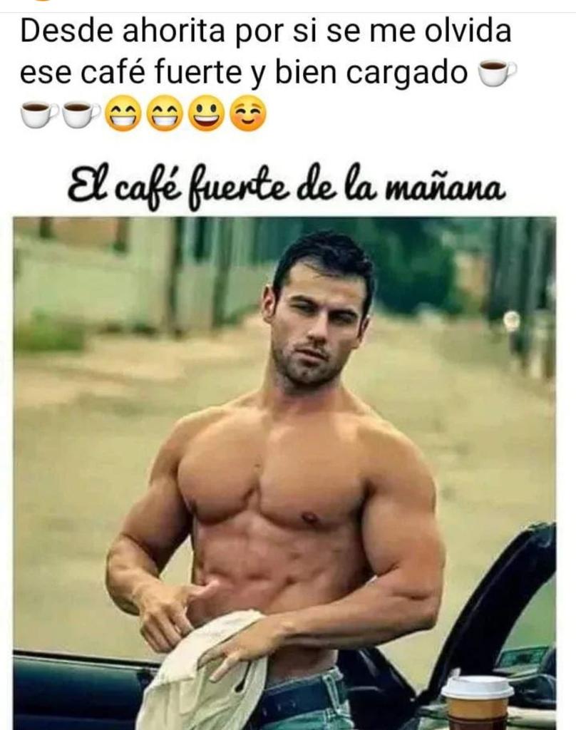 Vista Superior De La Cama De Una Mujer En Una Perezosa Mañana De Domingo  Con Tiempo Frío. Estilo De Vida Con Libro, Café Y Ropa Ab Imagen de archivo  - Imagen de, image size:808x1024