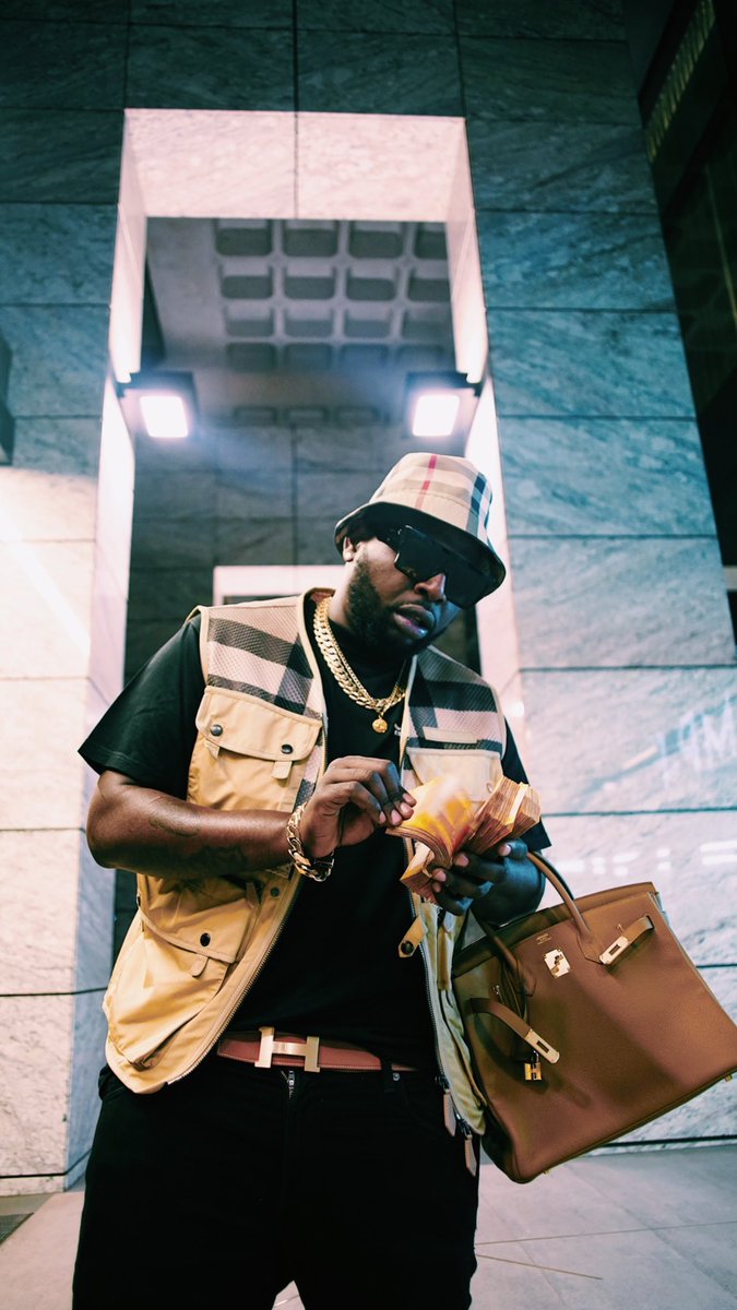 DjMaphorisa's tweet photo. Madumoney ke bosso ya 16 bars no di las co cap https://t.co/aWhNK2eqHm