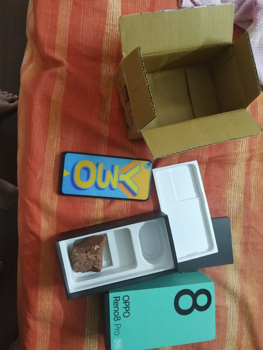 SoundaryaLahar9's tweet photo. Hi Team,

I have placed an order with #flipkart of Oppo Reno 8pro 5g &amp; I received a dummy Vivo phone with a small brick. Kindly help me with my current situation. @Flipkart @flipkartsupport   @_Kalyan_K  @_sachinbansal https://t.co/EqGWOtVVzU
