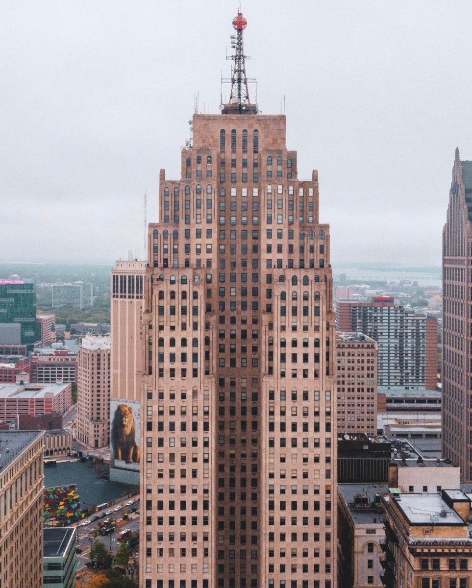 Shinola's tweet photo. Art Deco appreciation post. The Penobscot Building has beautified the Detroit skyline for over 90 years.โ
#PenobscotBuilding #Detroit #Architecture
๐ธ: Charles Falsetti https://t.co/wdZCZf4vG3