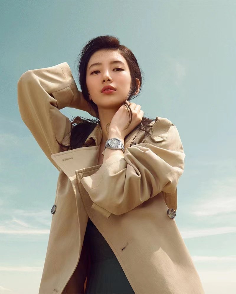 Suzyfanclub1's tweet photo. 220807 Longines website Update “Suzy, the 27-year-old actress and musician from South Korea, has received numerous awards ever since her debut in 2010 and is now a true icon”
#SUZY #BAESUZY #수지 https://t.co/82SGYNKT0q