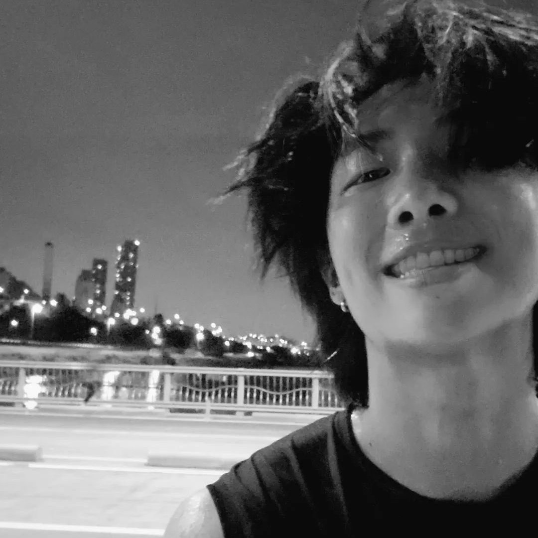nygmahopee's tweet photo. soy:
○ bisexual
○ heterosexual
● una persona perdidamente enamorada de kim namjoon https://t.co/n0LxIcPRNm