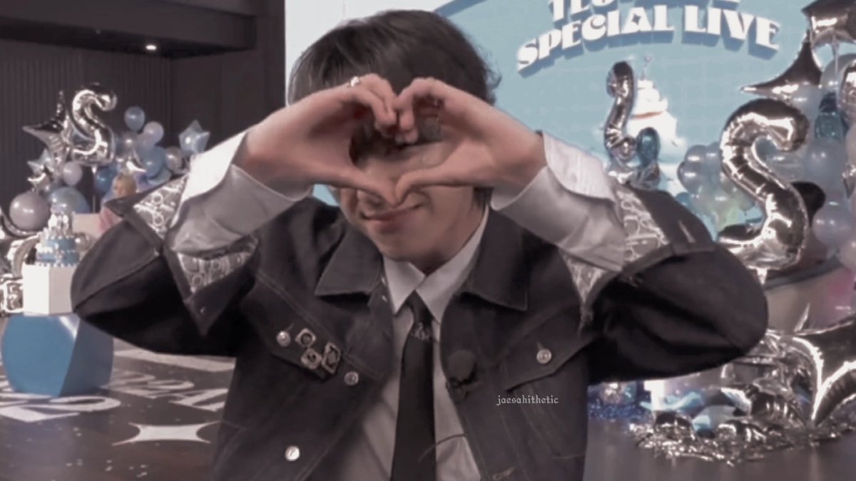 A heart and a peace sign for teumes

#아사히  #ASAHI
#윤재혁 #JAEHYUK  #트레저