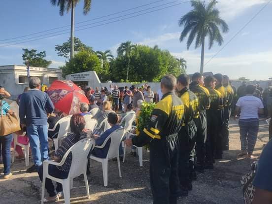 Santana Garrido, permaneció durante 15 años en el Comando Especial de Protección contra incendios de la Refinería Camilo Cienfuegos. Condolencias para sus familiares y el agradecimiento de toda #Cuba #FuerzaMatanzas
