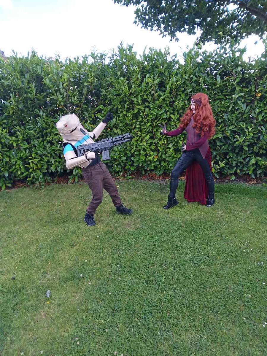 prettysoullllll's tweet photo. An epic battle between a Shoretrooper &amp; The Scarlet Witch #wandacosplay #scarletwitchcosplay #shoretrooper #stormtrooper #DublinComicCon https://t.co/XInjjzrC1Q