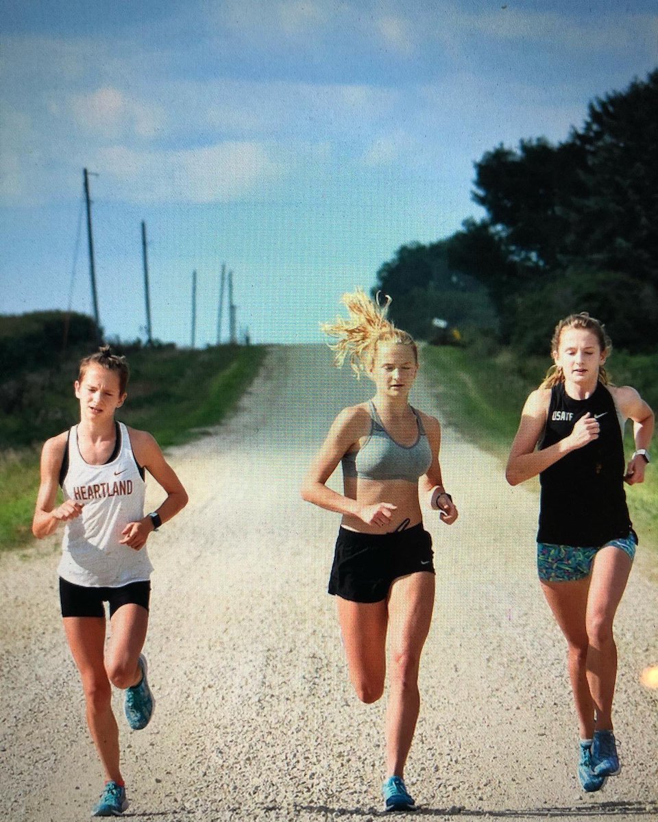 DaveMalecek's tweet photo. @lydjoe3 @amaliamalecek @koraborabean Happy Birthday Ladies. Love you. #runhardturnleft https://t.co/hy7rtC2JuU