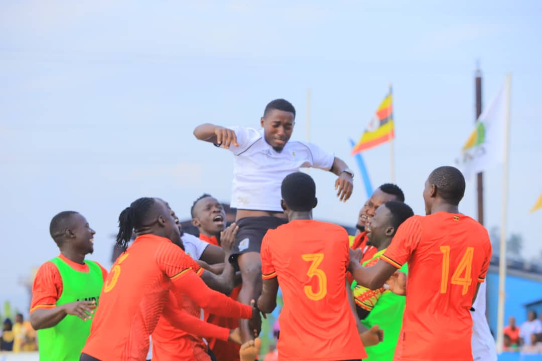 AhmedMarsha's tweet photo. *BEACH SOCCER AFCON Qualifiers 2022 -Latest Update* - *FUFA Technical centre-Njeru*
Period 3
Uganda Sand Cranes🇺🇬4:3🇰🇲 Comoros
⚽Nkuubi Brian
⚽⚽⚽Mwere Nicholas
⚽ Ismael Mohamed
⚽⚽Moeva Chakira
Aggregate 9:4
#UGACOM
#BSAFCON2022 https://t.co/6MmGgsymkV
