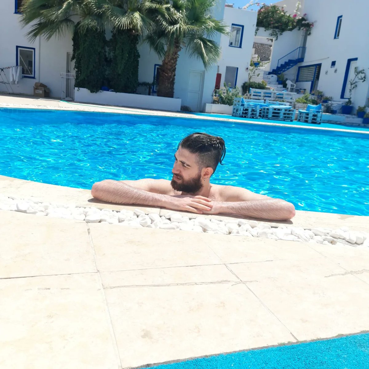 KanTolga_'s tweet photo. Güneş bile yakmadı senin kadar 😂😂 https://t.co/CRZcT6QFyc