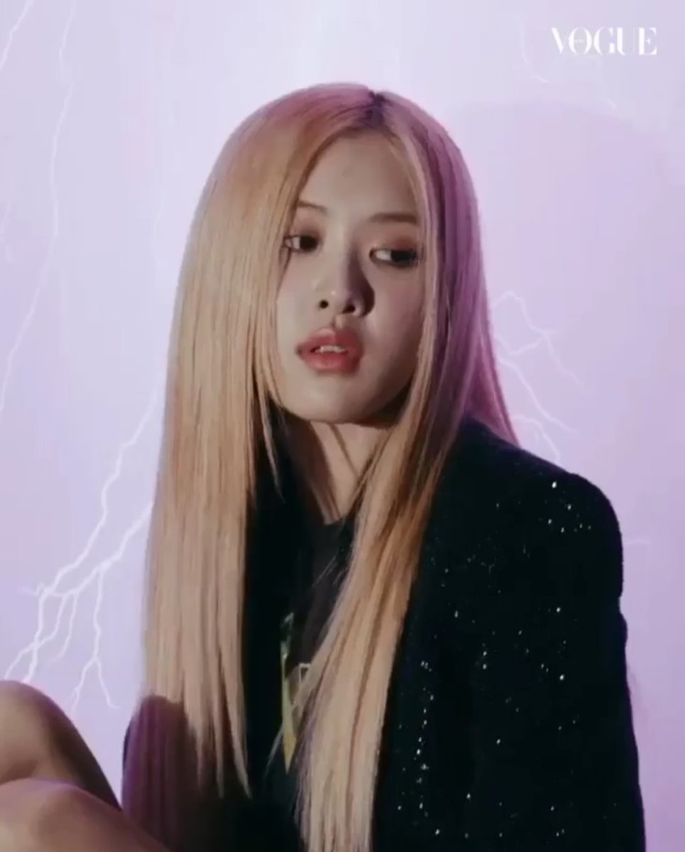 hourly rosé tweet media