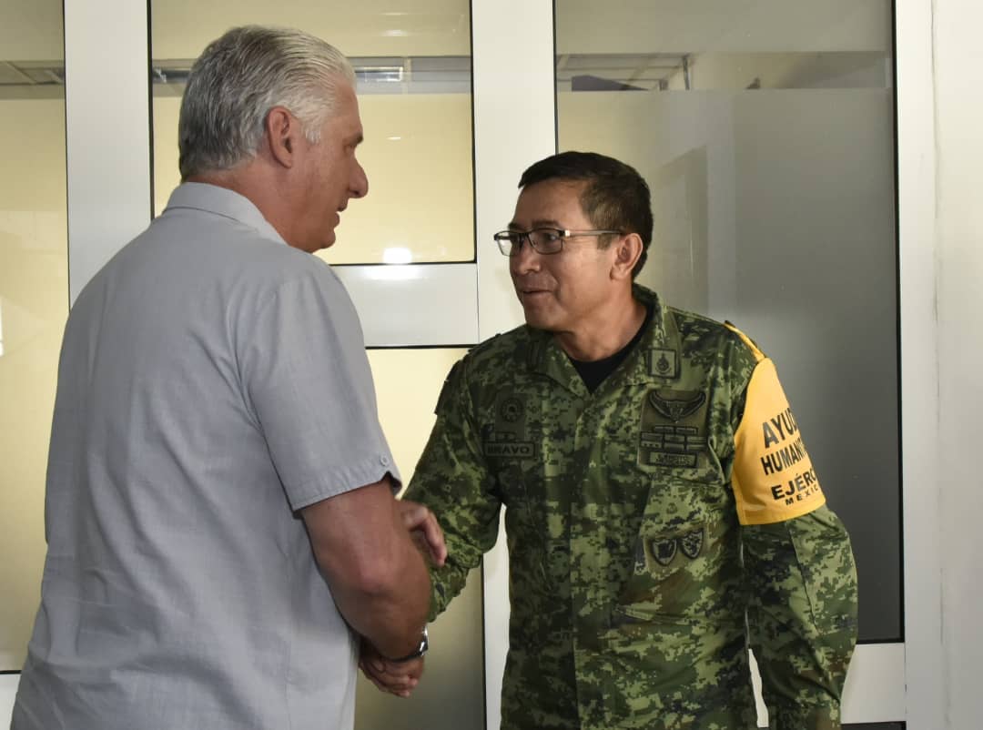#ULTIMAHORA 🚨

Presidente <a href="/DiazCanelB/">Miguel Díaz-Canel Bermúdez</a> intercambia con los jefes de las delegaciones de #México y #Venezuela que en las últimas horas arribaron a #Cuba para contribuir a sofocar el siniestro en la Base de Súpertanqueros de #Matanzas, a quienes agradeció la solidaridad inmediata.