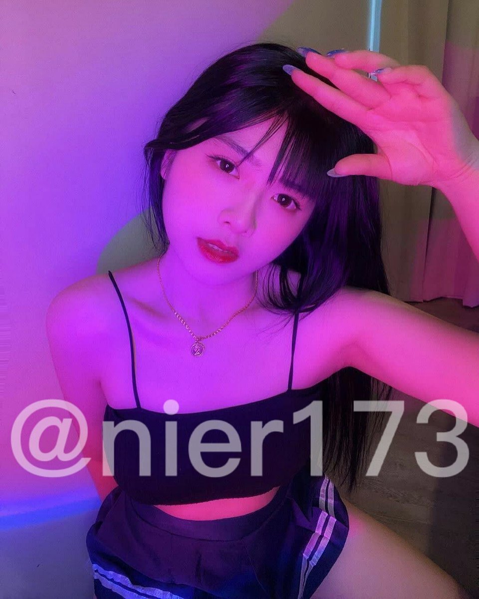 Nier173's tweet photo. 臭弟弟，姐姐舔你腹肌 吃你大几把好不好！😋 https://t.co/X2nThd4TMH