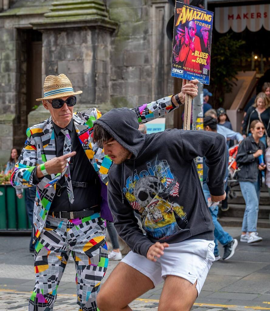 CapturedJax's tweet photo. #edfringe2022 #streetperformer #streetstuff #dancing #dancinginthestreet #edinburgh #capturedbyjax https://t.co/Opki057mTc https://t.co/gTpPHdrqtd