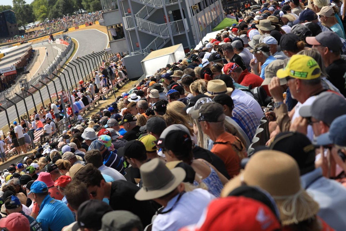 Tommo21Racing's tweet photo. They say motorcycle racing isn’t that popular in the UK…The crowds from @OfficialBSB Brands Hatch and the sold out camping for @thruxtonracing next weekend suggests otherwise!

💥 There’s still time to get involved &amp; support so get touch today💥 

📱or 📧 

#racingsponsorship https://t.co/IBDn9n3Fd0